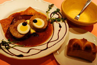 Illustration for article titled Tokyo's Most Unusual Restaurants Offer More Than Food